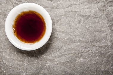 Siyah çay fincanı arka plan 