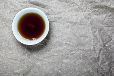 Siyah çay fincanı arka plan 