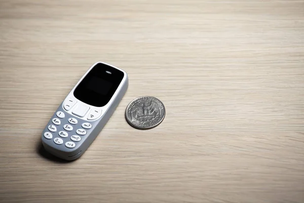 Mobile Phone Coin Table Background — Stock Photo, Image