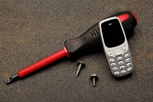 Mobile Phone Screwdriver Asphalt Background — Stock Photo, Image