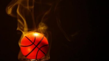 Basketbol dumanının karanlık arka plan görüntüleri 