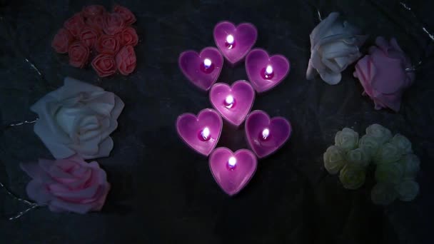 Blumen Girlanden Kerze Pergamentpapier Hintergrund Footage — Stockvideo