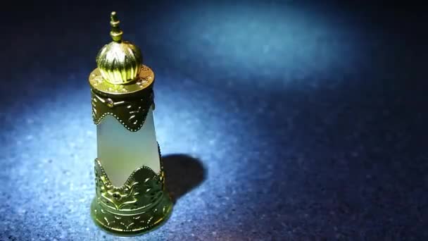 ガラス香水瓶大理石の背景 — ストック動画