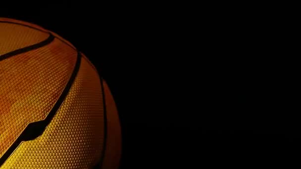 Basketbolun Karanlık Arkaplan Görüntüleri — Stok video