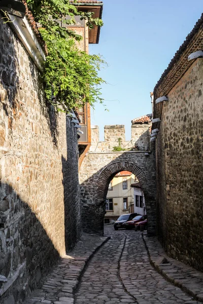 Eski şehir Plovdiv, Bulgaristan sokaklarında kemer — Stok fotoğraf