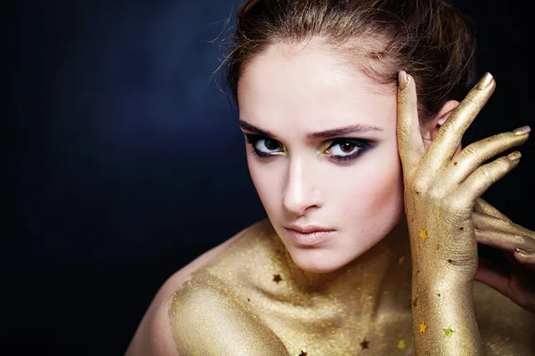 Elegant Woman with Golden Skin and Glamorous Party Makeup — Stock Photo, Image