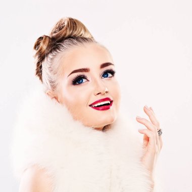 Güzel sarışın kadın manken makyaj Smiling.Winter ile 