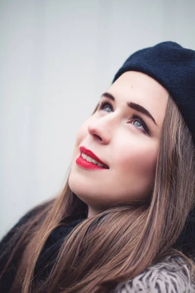 Pretty Woman Looking Up Outdoors. Clothes in the French style — Stock Photo, Image