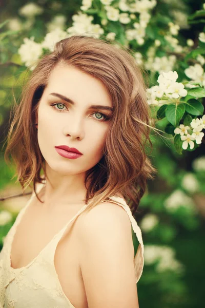 Mujer modelo primavera con largo peinado Bob. Sexy hermosa chica —  Fotos de Stock