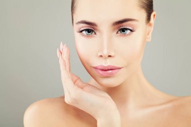 Güzel Model kadın sağlıklı deri ile. Mükemmel yüz