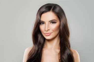 Gülümseyen modeli kadın. Genç dostu modeli, yüz portre