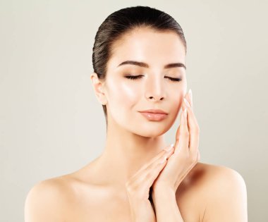 Sağlıklı bir cilt ile güzel Spa modeli. Genç kadın, Spa Güzellik
