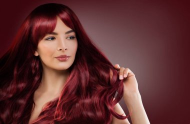 Kırmızı saç modeli ile moda Model kadın. Kızıl saçlı kız 