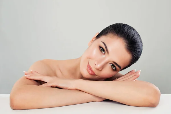 Wellness-Beauty-Porträt der schönen Frau Wellness-Modell mit gesunder Haut — Stockfoto