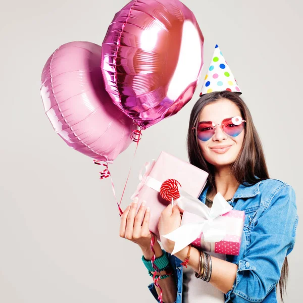 Kobieta szczęśliwa Moda Model z balonów wakacje — Zdjęcie stockowe