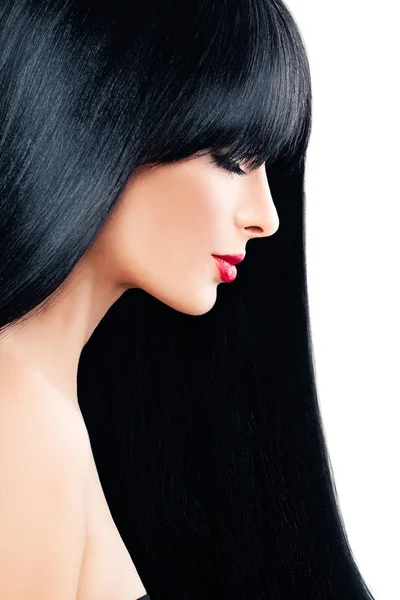 Haircare koncept. Vacker brunett kvinna med svart hår — Stockfoto