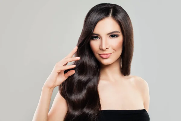 Haircare Concept. Cute Brunette Woman with Natural Perfect Hairs — Stock Photo, Image