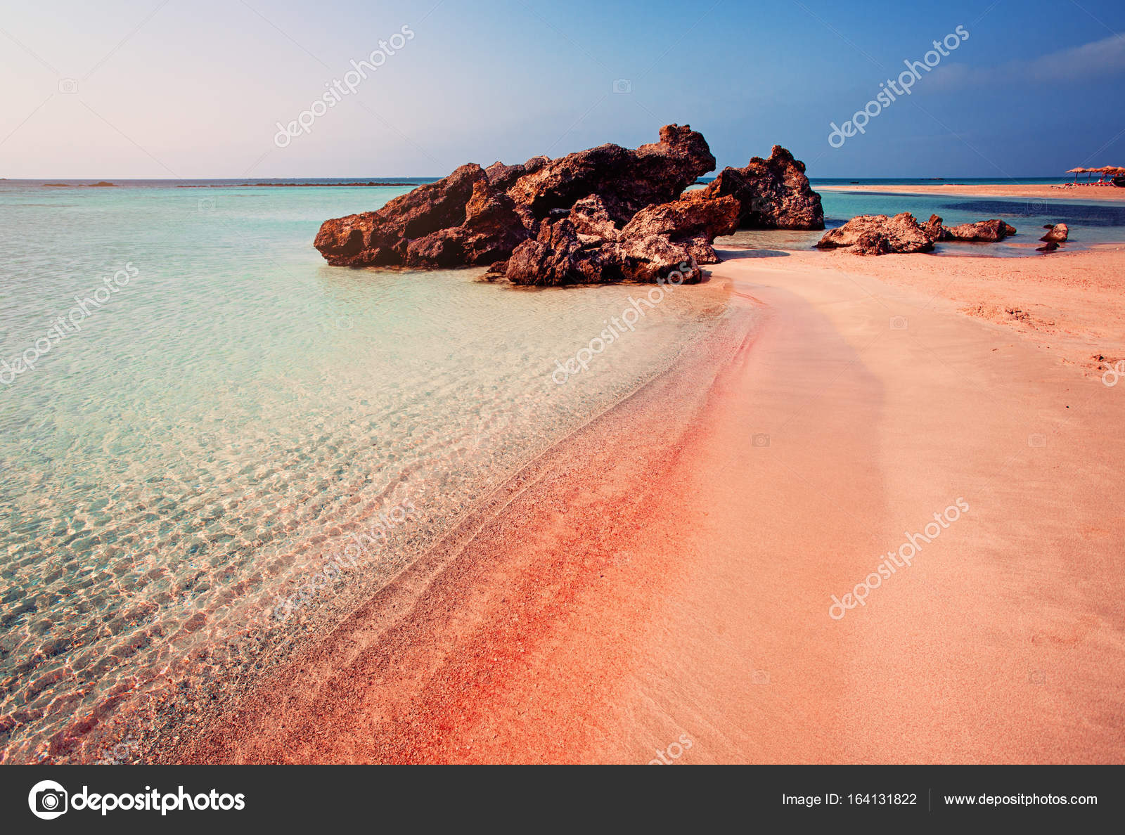 красивый ландшафт пляж элафониси с розовым песком на острове