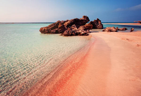 Bela paisagem da praia de Elafonissi com areia rosa em Creta — Fotografia de Stock