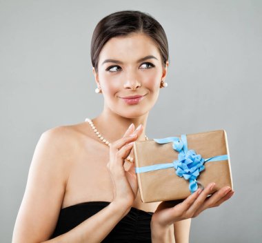 Zarif kadın moda Model hediye kutusu Blue Ribbon ile tutarak