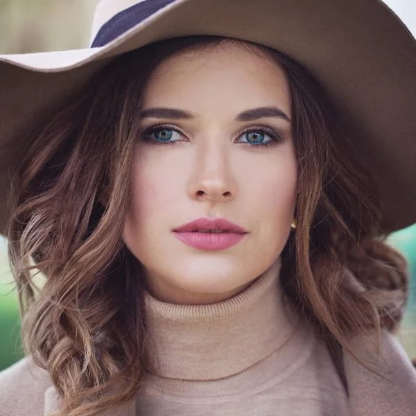 Magnificent Fashion Model Woman Outdoors, Face Closeup — Stock Photo, Image