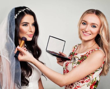 Güzel moda Model gelin ve kadın makyaj sanatçısı