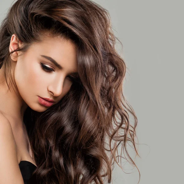Seksi güzel kadın moda Model mükemmel saç modeli ile 