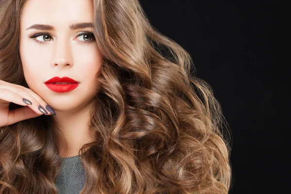 Mooi Model vrouw met lang golvend haar, perfecte make-up — Stockfoto