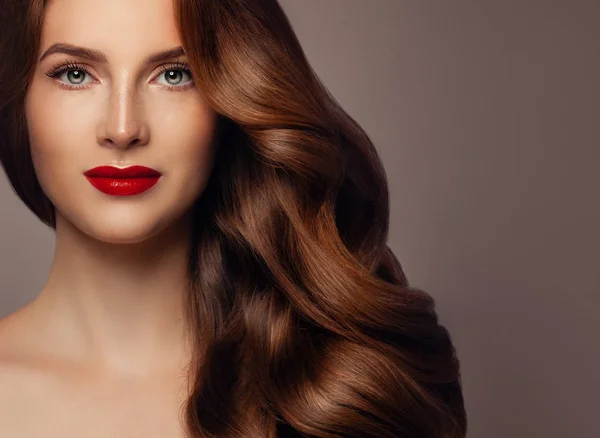 Vacker rödhårig kvinna mode modell — Stockfoto