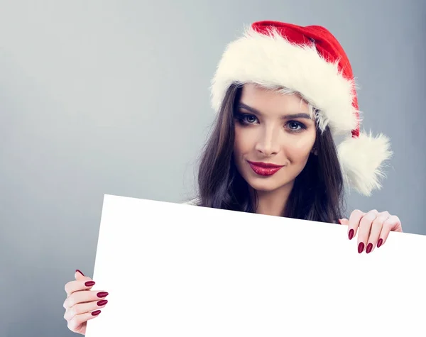 Boże Narodzenie kobieta brunetka z białego papieru Karta tło. — Zdjęcie stockowe