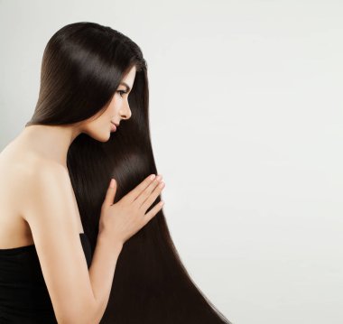 Uzun saçlı kadın portre. Sağlıklı Kahverengi saç modeli