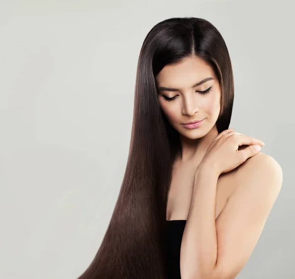 Genç Model kadın uzun saç Spa güzellik ile mükemmel — Stok fotoğraf
