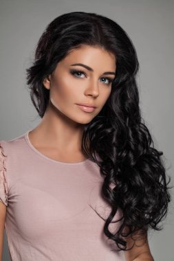 Esmer güzellik. Makyaj güzel esmer kadınla 