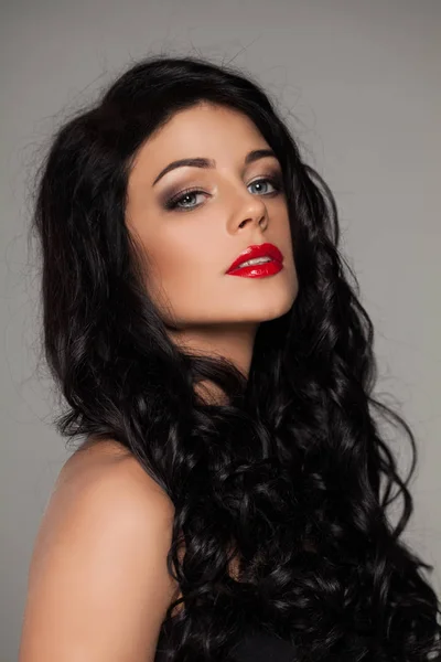 Gorgeous Woman with Dark Curly Hair and Red Lips Makeup — Stock Photo, Image