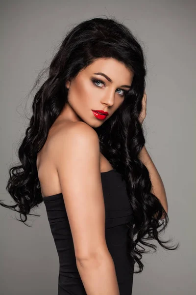 Sexy Woman Fashion Model with Dark Wavy Hair and Red Lips Makeup — Stock Photo, Image