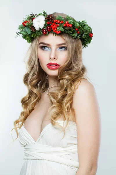 아름다운 금발의 여인 크리스마스 초상화 — 스톡 사진
