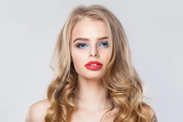 Vackert ansikte. Blond kvinna porträtt — Stockfoto