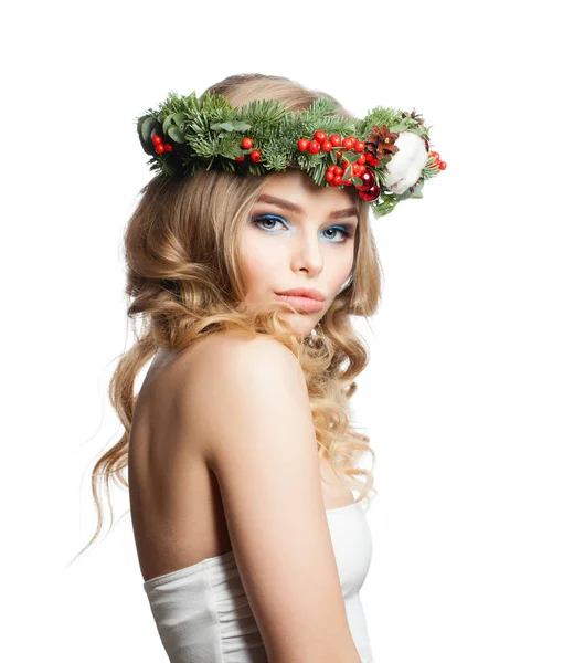 完美的年轻女子在白色上被隔离的圣诞模型 — 图库照片