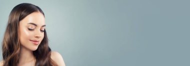 Güzel bir kadın portresi. Gözler kapalı. Yüz tedavisi, 