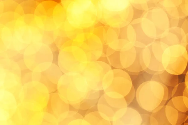 Chaudes lumières scintillantes fond jaune festif. abstrait doré scintillé brillant bokeh paillettes — Photo