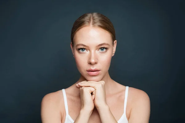 Perfect woman with clear skin on gray background — Stock Photo, Image