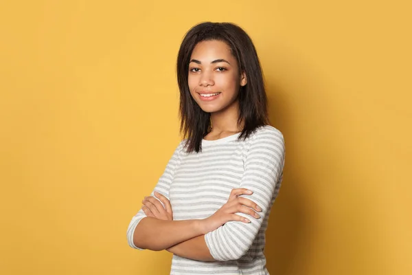 Smart African American woman on yellow background — 스톡 사진