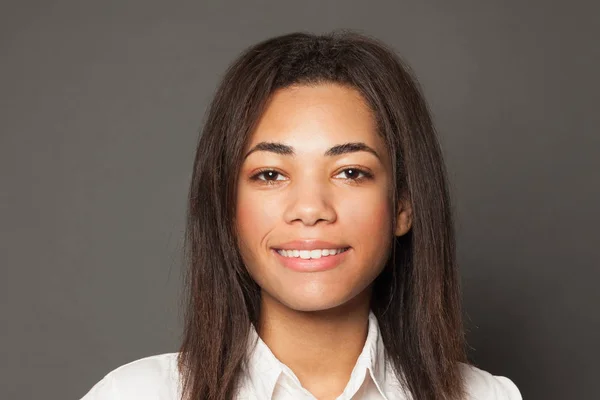 Smiling young dark woman brunette closeup portrait — Stock Photo, Image