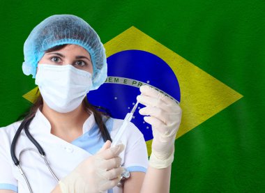 Test tüpü Coronavirus ya da Covid-19 Brezilya bayrağına karşı olan bilim kadını. Brezilya 'daki bir salgının önlenmesi için laboratuvarda virüs araştırması