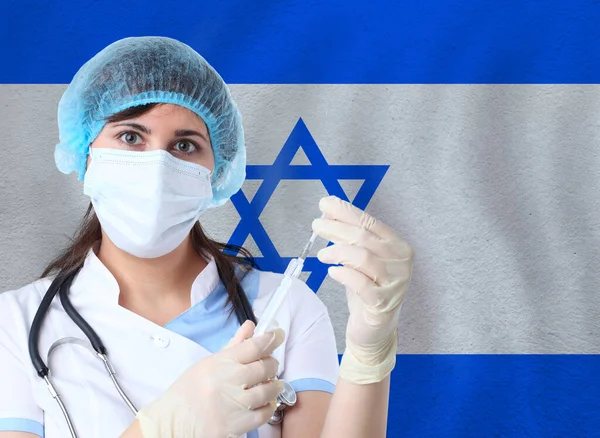 拿着试管Coronavirus或Covid 19对抗以色列国旗的科学家妇女 预防以色列大流行病的实验室病毒研究 — 图库照片