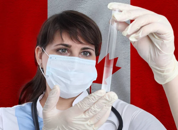Mujer Científica Con Sonda Ensayo Coronavirus Covid Contra Bandera Canadá —  Fotos de Stock