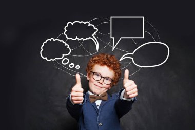 Başparmak göstermekte başarılı çocuk, uzaklık öğrenme kavramı