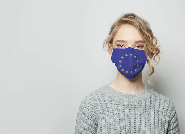 Estudiante Con Una Máscara Facial Con Bandera Epidemia Gripe Concepto — Foto de Stock