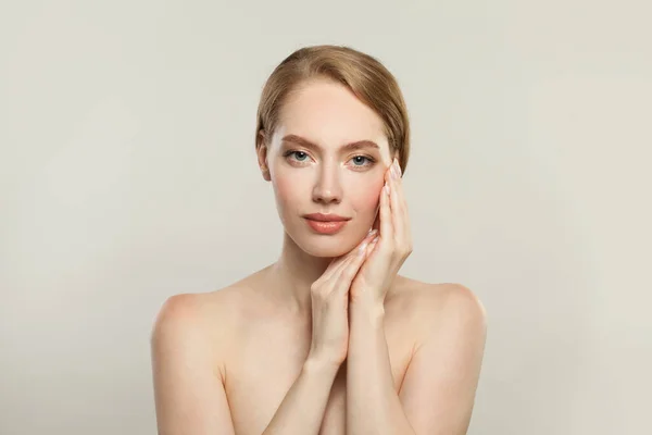 Aantrekkelijk Vrouwelijk Model Gezicht Spa Wellness Vrouw Met Een Heldere — Stockfoto