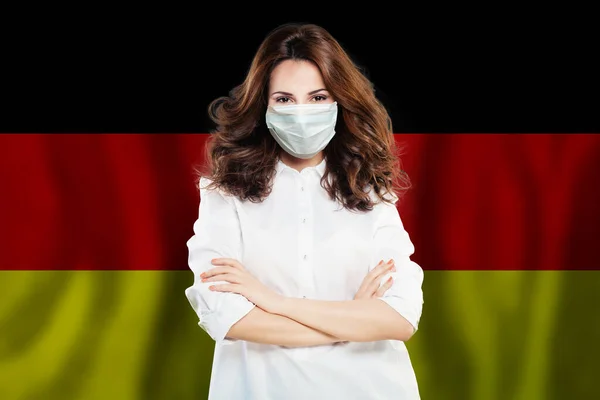 Ärztin Oder Krankenschwester Medizinischer Maske Auf Deutschem Flaggenhintergrund Grippeepidemie Und — Stockfoto
